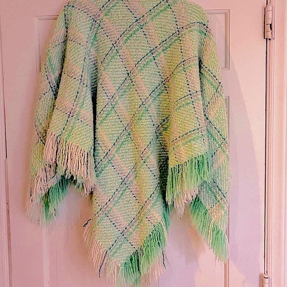 SHAMROCK PONCHO Softie Alpaca Wool Blend Green Cheerful Boho Made in Ireland - Picture 12 of 16